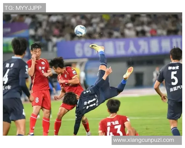 足球打上头的瞬间与背后的故事解析与球员心理的影响探讨